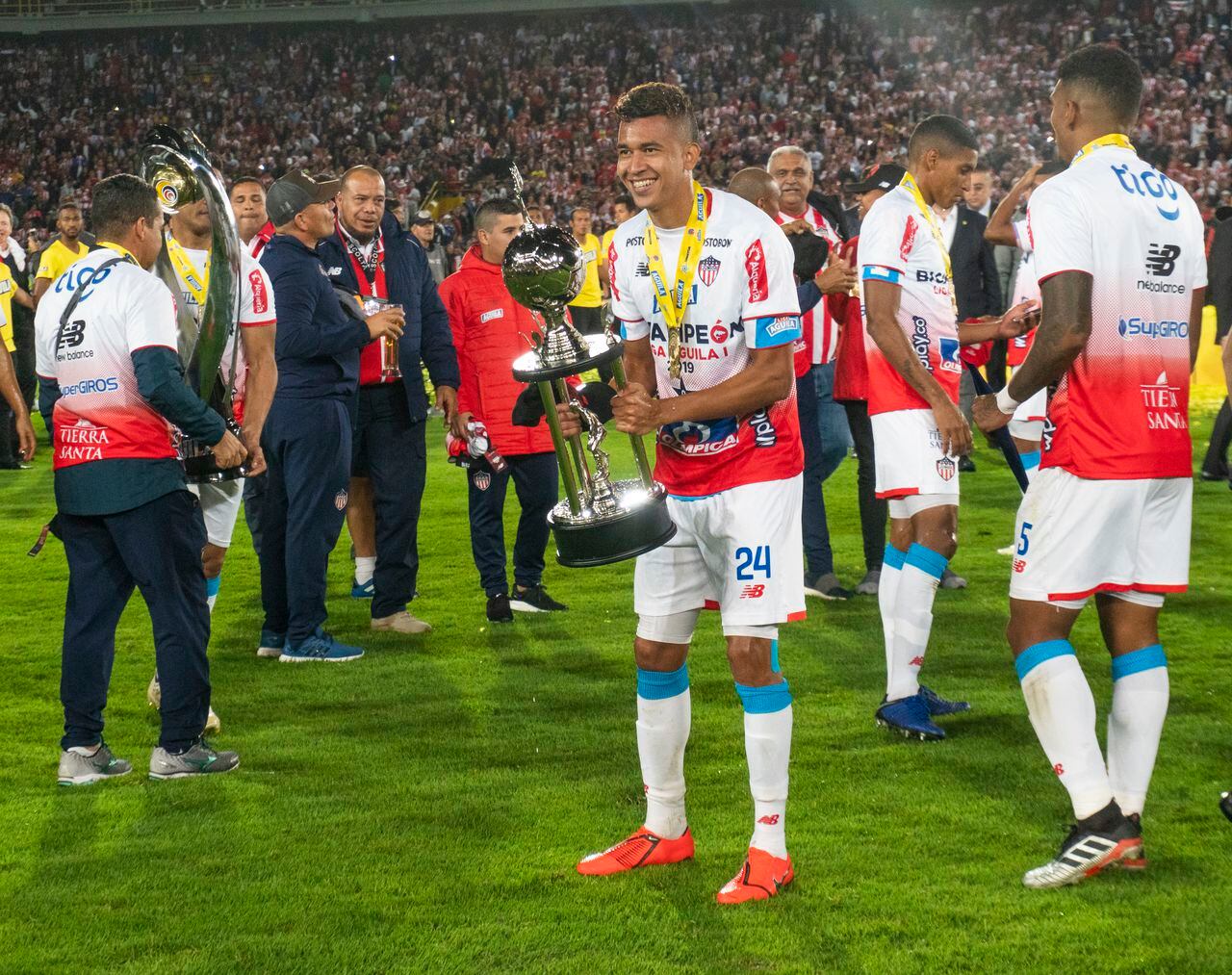 Víctor Cantillo of Atletico Junior celebrates winning the Torneo Apertura Liga Aguila 2019 championship in the penalty shootout after a second leg match between Deportivo Pasto and Atletico Junior 2019 at Estadio El Campin on June 12, 2019 in Bogota, Colombia.  (Photo by Daniel Garzon Herazo/NurPhoto via Getty Images)