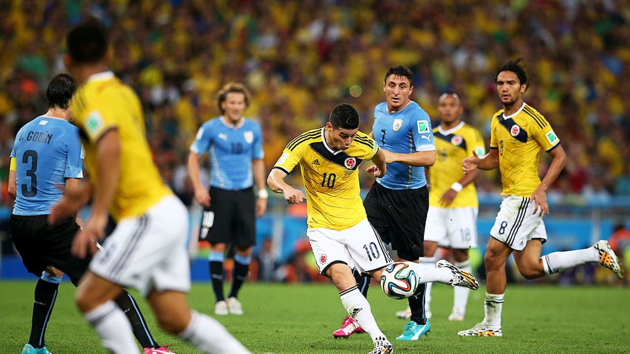 James Rodríguez anotó doblete contra Uruguay en los octavos de final del Mundial Brasil 2014.