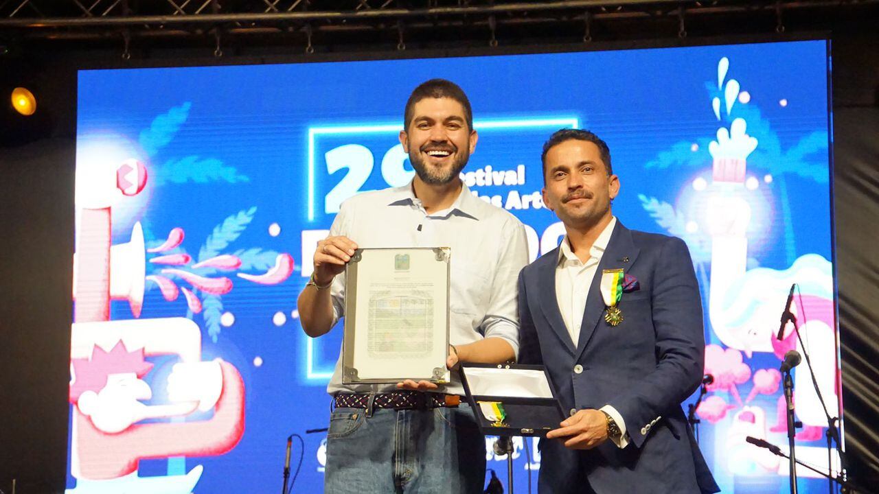 El actor palmirano Felipe Vallejo, reciente ganador de un premio India Catalina 2023, fue reconocido por el alcalde Óscar Escobar.