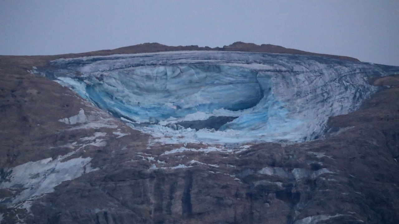 Al menos seís muertos dejó el derrumbe del glaciar en los Alpes Italianos. (Photo by Pierre TEYSSOT / AFP)