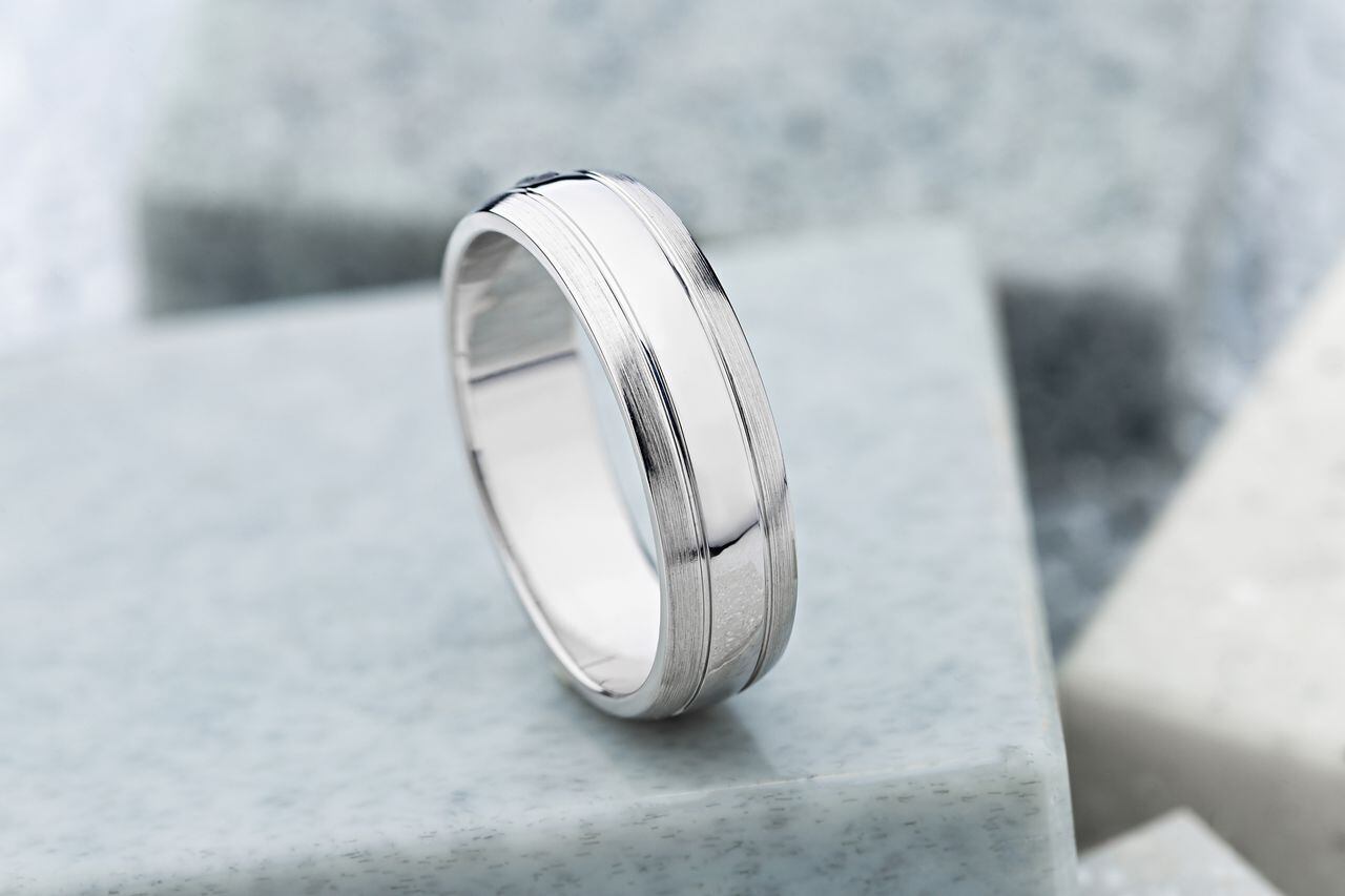 White gold wedding ring with combined gloss and texture surface