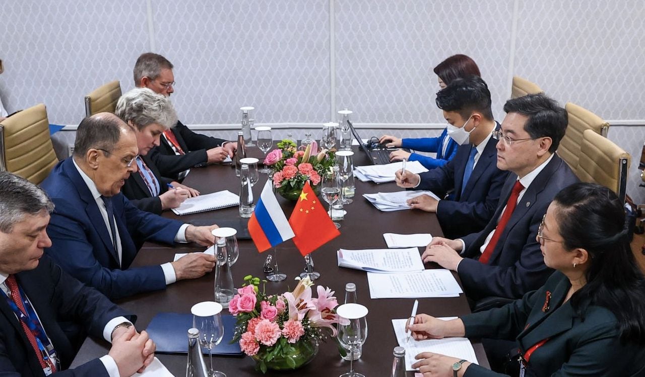 Tras una reunión paralela al G20 entre los ministros de Rusia, Serguéi Lavrov, y China, Qin Gang, Moscú emitió una dura declaración contra Occidente