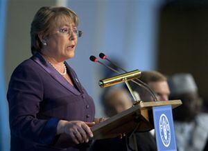 La presidenta de Chile, Michelle Bachelet, coincidió con Lula en que "así como el mundo fue capaz de gastar billones de dólares para evitar el desplome económico, ahora es necesario un esfuerzo similar para evitar un desplome social".