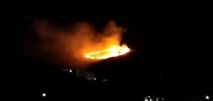 Bomberos atendieron gran incendio en el Cerro de Cristo Rey, en Cali