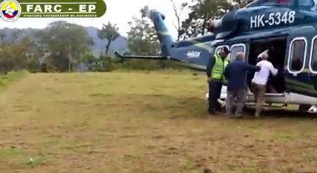 Niños, marcha y un helicóptero: así fue sacado del Cauca un cabecilla de las disidencias de las Farc que participará en diálogos de paz.