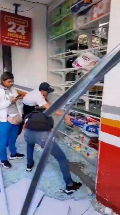 Grave explosión en Medellín. Varias personas resultaron heridas.