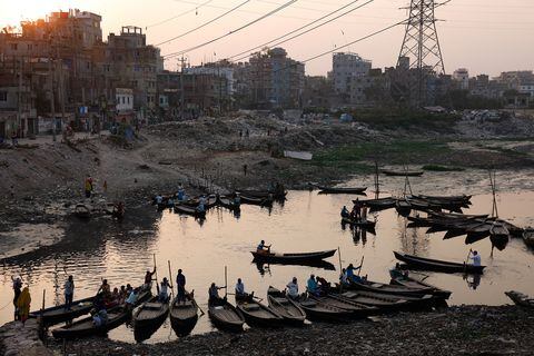 En imágenes : Viviendo a lo largo de un río 'muerto' en Bangladesh
