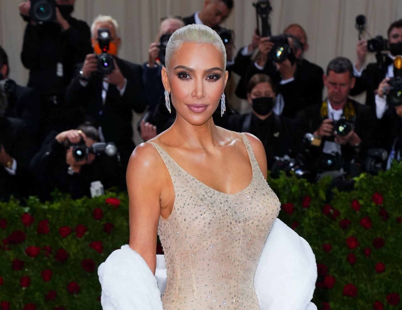 Kim Kardashian en su paso por la alfombra roja de la Met Gala 2022.