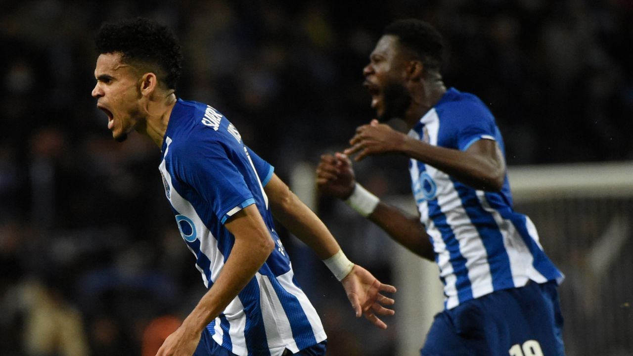 FC Porto's Colombian midfielder Luis Diaz celebrates after scoring a goal during the Portuguese league football match between FC Porto and Vitoria Guimaraes SC at the Dragao stadium in Porto on November 28, 2021.
AFP/MIGUEL RIOPA
