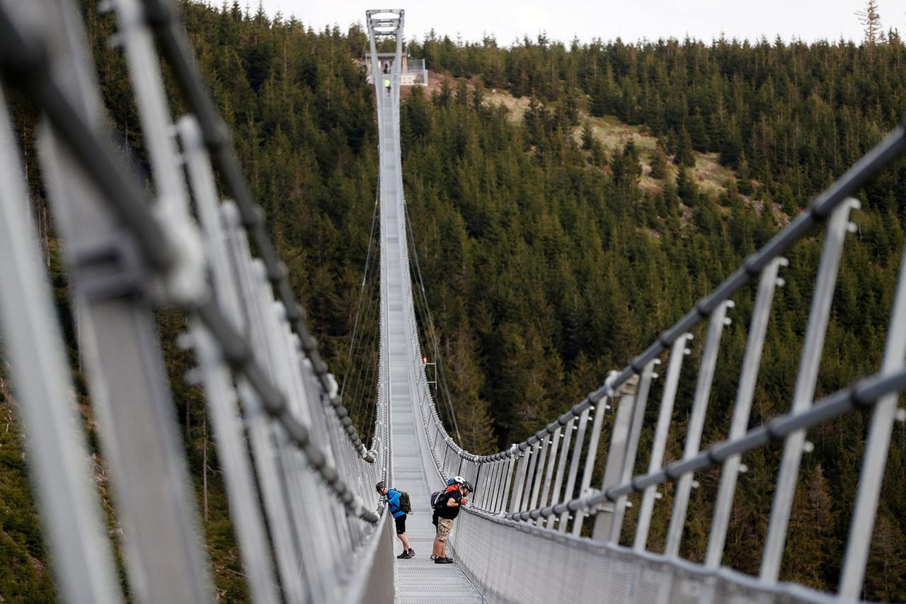 En imágenes: El puente colgante más largo del mundo recién inaugurado en Dolni Morava