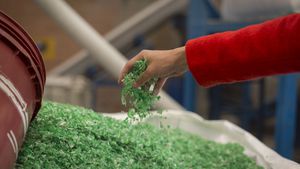 Darnel en sus procesos productivos reintroduce las hojuelas plásticas para la elaboración de la línea de empaques resq®