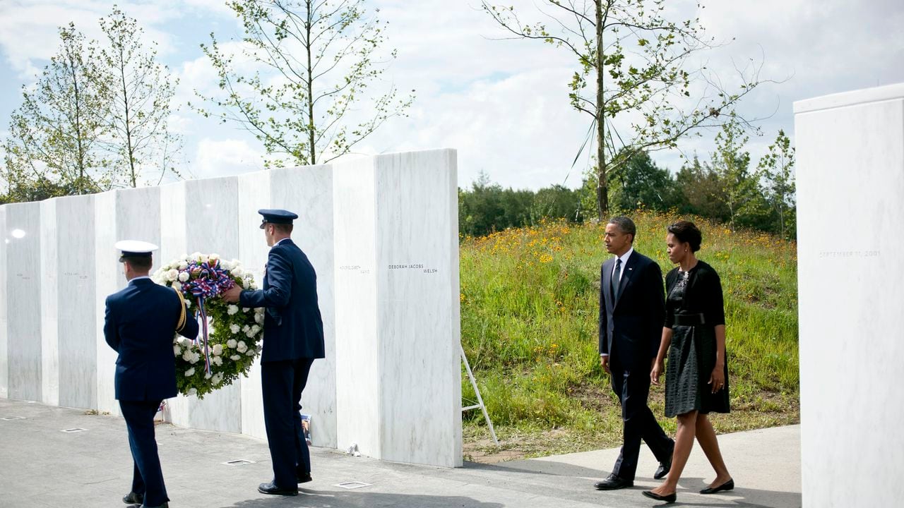 El expresidente de los Estados Unidos acompañados de su esposa Michelle Obama