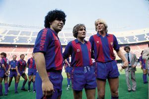 Maradona, Schuster and Archibald, presentation of the F.C BArcelona  (Photo by Sigfrid Casals/Cover/Getty Images)