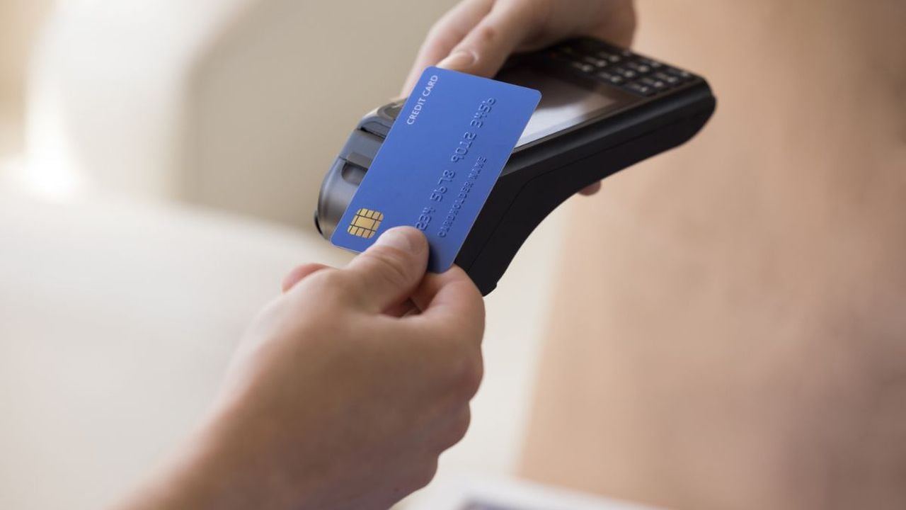 Evitar la desmagnetización de las tarjetas de crédito y débito.
