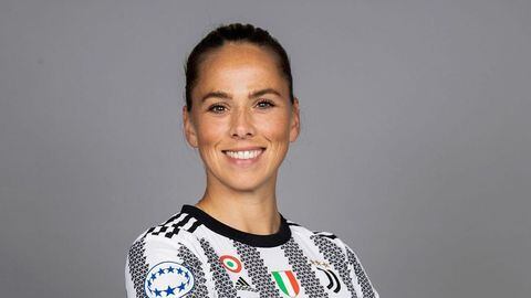 Sara Bjork Gunnarsdottir- por  lamaternidad de las futbolistas en el mundo