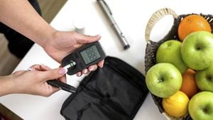 Las personas con diabetes deben hacerse monitoreos constantes de los niveles de glucosa. Foto: Getty images.