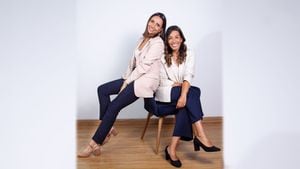 Carolina Benítez y María Paula Cárdenas lideran el proyecto Mompreneurs Colombia con el que publicaron “Mujeres hechas a pulso”.
