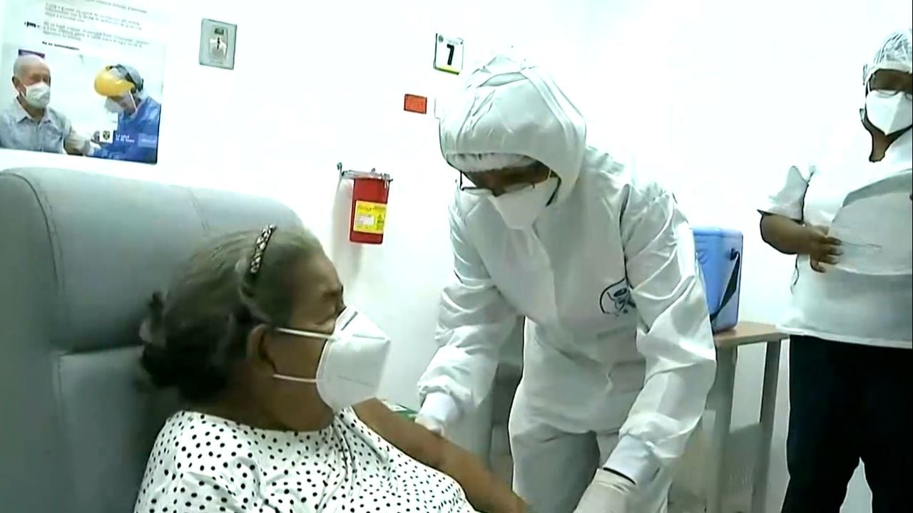 Adulta mayor en Cartagena recibió la vacuna número 2 millones