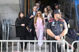 Shakira acuerda pagar una multa de 23,8 millones de euros para evitar ir a prisión.