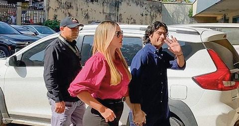   Nicolás Petro llegó acompañado de su actual pareja, Laura Ojeda, al juicio en Barranquilla. Ha presentado recursos que no han permitido el avance del proceso en su contra.