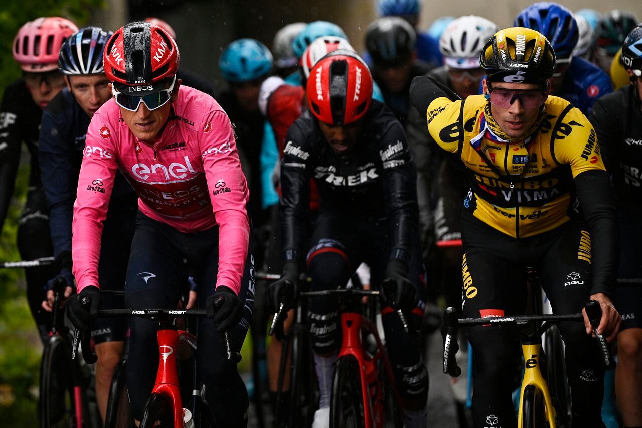 Britain's Geraint Thomas wears the pink jersey of the overall leader as he competes during the 10th stage of the Giro D'Italia, tour of Italy cycling race, from Scandiano to Viareggio, Italy, Tuesday, May 16, 2023. (Fabio Ferrari/LaPresse via AP)