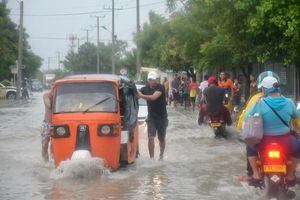 Inundaciones en Barranquilla tras fuertes lluvias en la mañana de este viernes