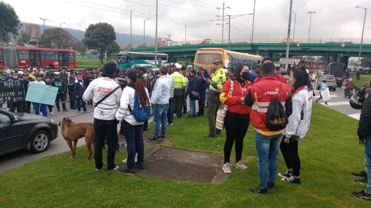 Manifestaciones y bloqueos en Bogotá por parte de bicitaxistas.