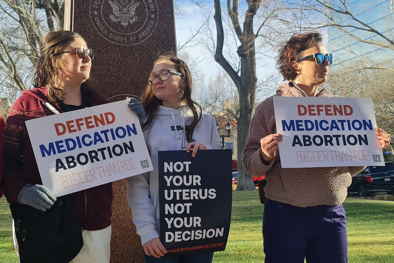 La polémica continúa entre los opositores y los defensores del derecho al aborto en Estados Unidos. Foto: AFP.