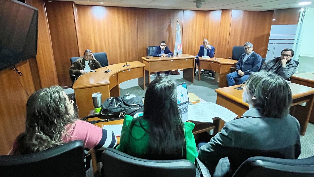 La Contraloría de Bogotá adelantó una mesa de trabajo con la UAESP para revisar en detalle el contrato de concesión para la operación y mantenimiento de los cementerios distritales