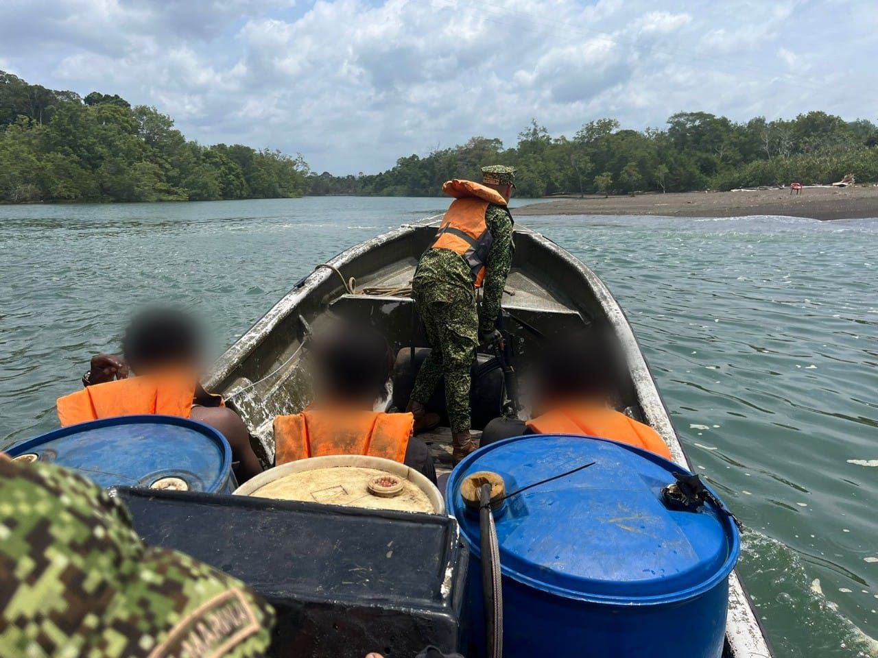 Armada realiza operativos contra el Clan del Golfo y el ELN en Chocó.