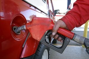 El precio promedio del galón de gasolina motor corriente se ubicó en $8.621 y del galón de Acpm en $7.998.