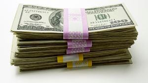 Fajo de billetes de cien dólares