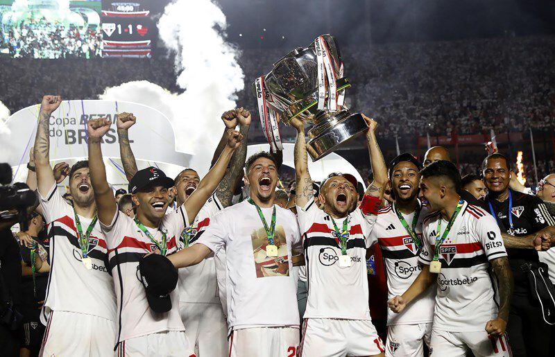 Sao Paulo se coronó campeón de la Copa de Brasil por primera vez.