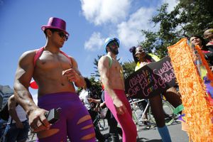 Marcha gayDesfile del orgullo gayHomosexualesGaysTransexualesLGTBIBogota 2 julio 2017Revista Semana