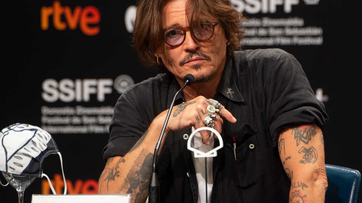 El actor estadounidense Johnny Depp asiste a una conferencia de prensa de la película "Crock of gold: A few rounds with Shane Macgowan" durante el 68 ° Festival de Cine de San Sebastián en la ciudad vasca de San Sebastián, en el norte de España, el 20 de septiembre de 2020.
ANDER GILLENEA / AFP