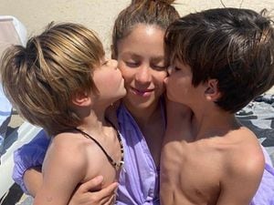 Shakira junto a sus hijos, Milán y Sasha