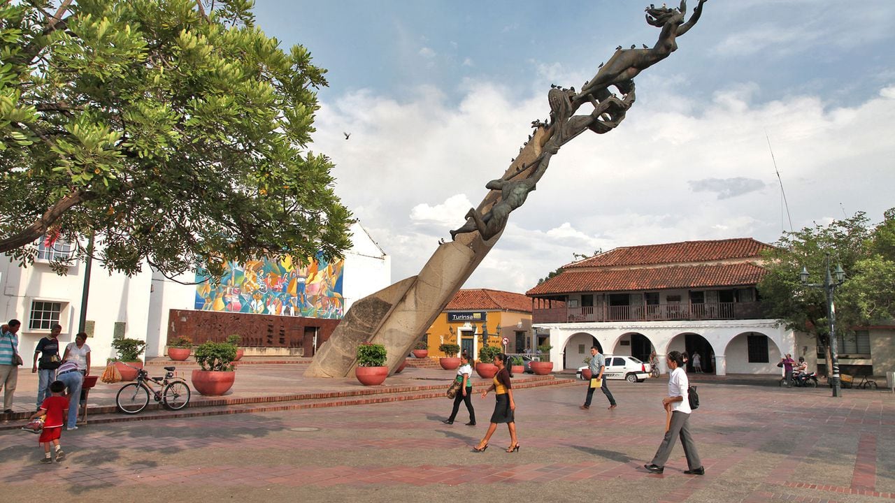 El monumento la Revolución en Marcha en Valledupar, última obra del escultor Rodrigo Arenas Betancourt, recuerda al
Gobierno del presidente Alfonso López Pumarejo (1934-1938).