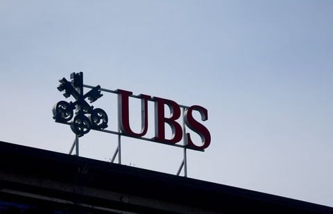 Logo del banco suizo UBS en Paradeplatz en Zúrich, Suiza, 16 de marzo de 2023. REUTERS/Denis Balibouse