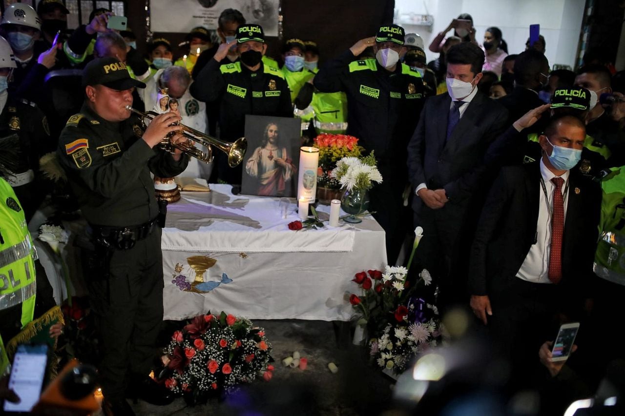 Homenaje velatón a Humberto Sabogal Policía asesinado en medio de un atraco en el sur de Bogotá