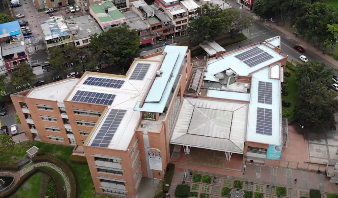 Los proyectos medioambientales de Compensar han representado un ahorro energético cercano a 1,2 megawatios, con su propia generación, medición equivalente al consumo anual de 32 hogares promedio en Bogotá.