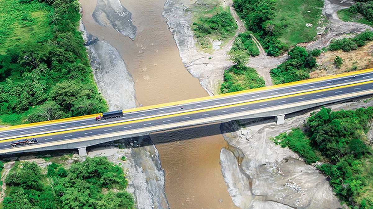 En las vías de 4G se harán obras similares o de mayor envergadura al puente vehicular en doble calzada sobre el río Coello, de la concesión Girardot-Ibagué-Cajamarca.