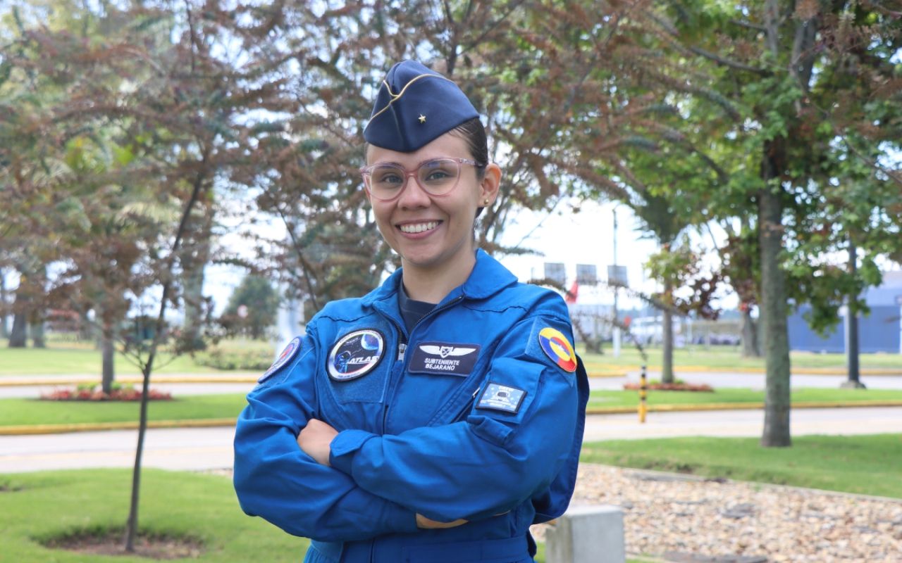 Subteniente Ingrid Xiomara Bejarano Cifuentes, ingeniera Aeroespacial de la Tripulación.