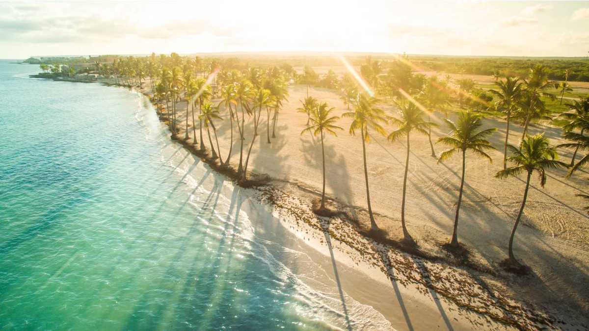 Imagen de referencia de una playa en República Dominicana (no corresponde al lugar en mención).