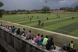 En Guachené, hogar de futbolistas como Yerry Mina y Davinson Sánchez, invierte en nuevas canchas multifuncionales para impulsar el talento deportivo del municipio.
