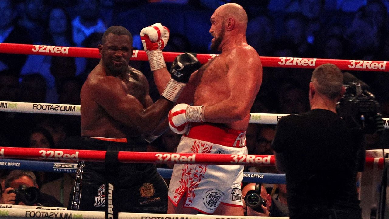 Fury, superestrella del boxeo mundial de 33 años, aseguró que se retiraría después de este combate, guardando también su imbatibilidad en 33 combates. (Photo by Adrian DENNIS / AFP)