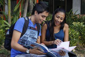 En la mayoría de universidades colombianas, los créditos que se ven en los programas de educación continua pueden ser homologados en caso de que el estudiante desee tomar un programa de pregrado o posgrado en el mismo centro educativo.