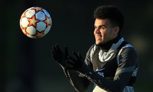 Liverpool's Colombian midfielder Luis Diaz attends a training session at their training ground in Liverpool, north west England, on March 7, 2022, on the eve of their UEFA Champions League round of 16 second leg football match against Inter Milan.
Lindsey Parnaby / AFP