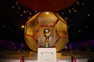 El trofeo de la Copa del Mundo en Catar, sede de la cita orbital en 2022