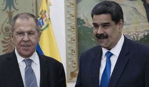 Sergei Lavrov junto al presidente de Venezuela, Nicolás Maduro. Los dos países tienen buenas relaciones diplomáticas