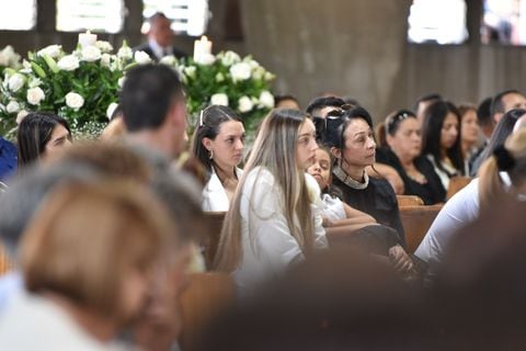 Exequias Darío Gómez. Familia y amigos en la Iglesia de Santa Gema despiden al Rey del Despecho